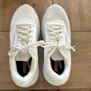 Women’s tennis shoes Brand new ghost max 3 brooks